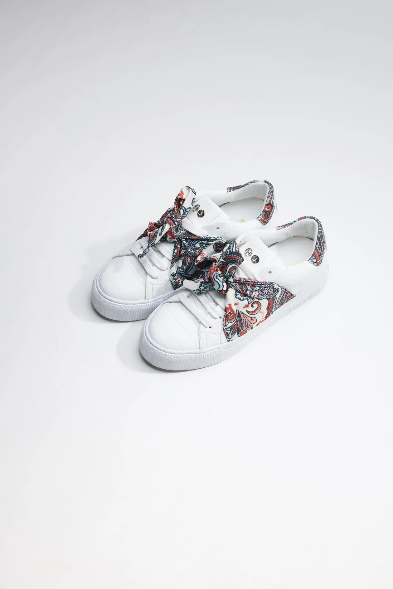 Essence Foulard White