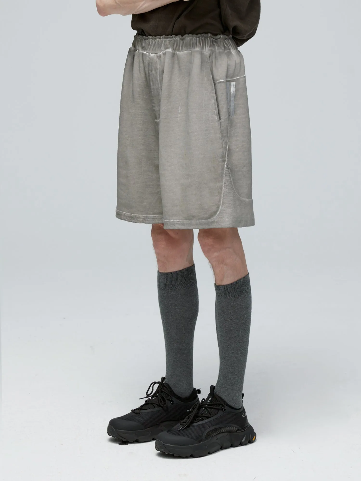 Loose-fitting sports shorts